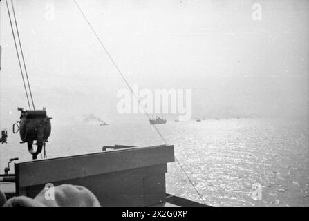 CONVOI DE LA CÔTE EST. OCTOBRE 1940, À BORD DU HMS WESTMINSTER, NAVIRE D'ESCORTE D'UN CONVOI DE SHEERNESS À ROSYTH. - Vue générale du convoi Banque D'Images