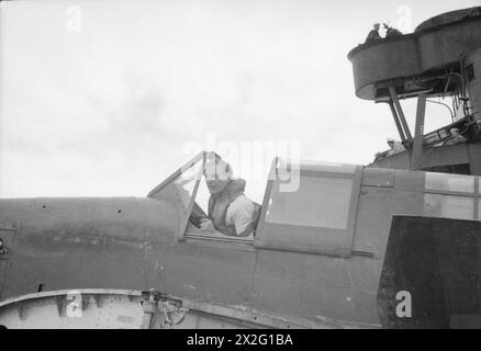 IMAGES DE FLEET AIR ARM. AVRIL 1941, À BORD DU HMS ARK ROYAL. - Fleet Air Arm Pilot Banque D'Images