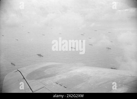 IMAGES DE FLEET AIR ARM. AVRIL 1941, PHOTOGRAPHIES AÉRIENNES. - Les avions de la Fleet Air Arm patrouillant au-dessus d'un convoi Banque D'Images