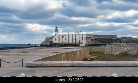 phare du fort du château el morro par temps couvert Banque D'Images