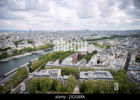 Paris, France. 22 avril 2024. Cette photo montre la Seine à Paris, le 18 avril 2024. Photo par Eliot Blondet/ABACAPRESS.COM crédit : Abaca Press/Alamy Live News Banque D'Images