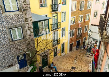 Rues picruresques du quartier Alfama de Lisbonne. Portugal. Banque D'Images