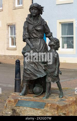 Mémorial des pêcheurs de Pittenweem par le sculpteur Alan Herriot Banque D'Images