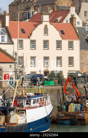 Bateaux de pêche dans le port de Pittenweem, Fife, Scotland Banque D'Images