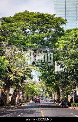 Regardant vers le bas le couvent soi de N. Sathon Rd. Bangkok, Thaïlande. Banque D'Images