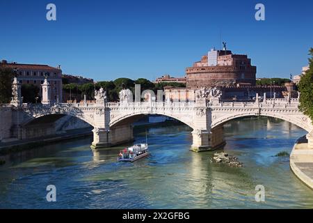 Sant' Angelo Castel et Ponte Vittorio Emanuele II à Rome, Italie Banque D'Images