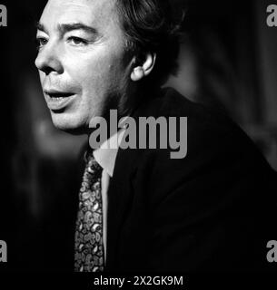 Portrait en noir et blanc d'Andrew Lloyd Webber chez lui à Mayfair, Londres, Royaume-Uni Banque D'Images