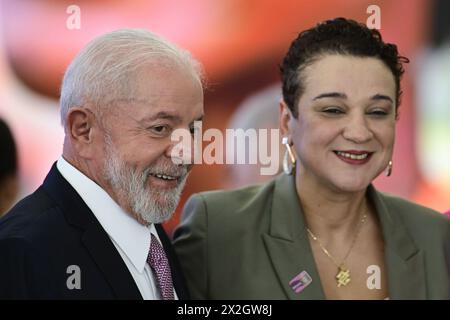 Brasilia, Brésil. 22 avril 2024. DF - BRASILIA - 04/22/2024 - BRASILIA, CÉRÉMONIE DE LANCEMENT DU PROGRAMME ACREDITA - le Président de la République, Luiz Inacio Lula da Silva, accompagné de la Présidente du Banco do Brasil, Tarciana Medeiros, lors de la cérémonie de lancement du programme Believe qui a eu lieu ce lundi 22 avril. Photo : Mateus Bonomi/AGIF crédit : AGIF/Alamy Live News Banque D'Images