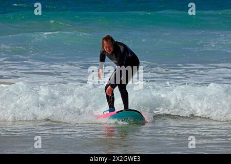 Surf à Piedra Playa, El Cotillo, Fuerteventura. Prise en février 2024 Banque D'Images