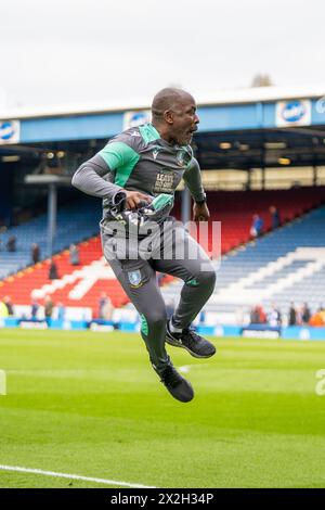 Blackburn, Royaume-Uni. 21 avril 2024. Chris Powell Sheffield Wednesday Assistant Manager célèbre sa victoire lors du Blackburn Rovers v Sheffield Wednesday SkyBet EFL Championship match à Ewood Park, Blackburn, Royaume-Uni le 21 avril 2024 Credit : Every second Media/Alamy Live News Banque D'Images