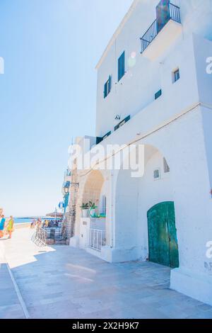 Vue panoramique à Monopoli, Bari, Pouilles Province (Pouilles), Italie. Banque D'Images