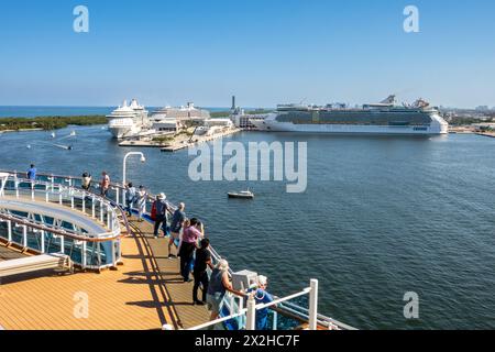 Navires de croisière de différentes lignes de croisière amarrés dans les terminaux de croisière de Port Everglades, Fort Lauderdale Floride États-Unis, 5 avril 2024 Banque D'Images