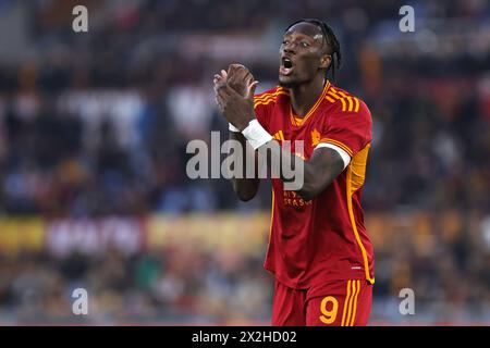 Rome, Italie. 22 avril 2024. Tammy Abraham de Roma gestes pendant le championnat italien Serie A match de football entre L'AS Roma et le Bologna FC le 22 avril 2024 au Stadio Olimpico à Rome, Italie - photo Federico Proietti/DPPI crédit : DPPI Media/Alamy Live News Banque D'Images