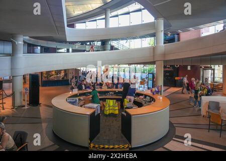 L'atrium du palais des congrès Harrogate. Date de la photo : lundi 4 septembre 2023. Photo : Richard Gray/Alamy Banque D'Images