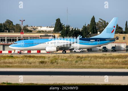 Getjet Airlines Boeing 737-85P (REG : LY-TUI) exploitant le vol KM626 à Milan pour KM Malta Airlines. Banque D'Images