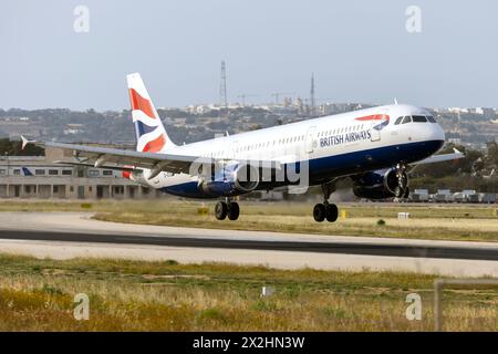 Airbus A321-231 (REG : G-EUXG) de British Airways exploitant le vol BA2614 au départ de Londres Gatwick. Banque D'Images