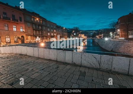 14 mars 2024, Sarajevo, Bosnie-Herzégovine : visite au crépuscule des monuments historiques de Sarajevo, y compris le pont latin, où Gavrilo Princip's a Banque D'Images