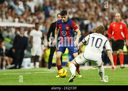 Madrid, Espagne. 21 avril 2024. Pedri (Barcelone) Football/Football : Espagnol 'LaLiga EA Sports' match entre le Real Madrid CF 3-2 FC Barcelone à l'Estadio Santiago Bernabeu à Madrid, Espagne . Crédit : Mutsu Kawamori/AFLO/Alamy Live News Banque D'Images