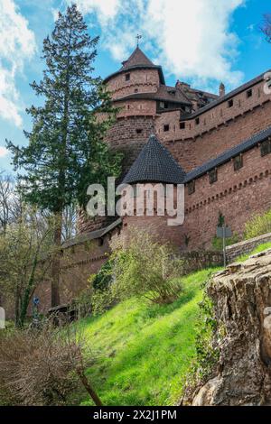 Hohkoenigsburg ou Hochkoenigsburg, en français : Château du Haut-Koenigsbourg, château de crête à l'extrémité orientale des Vosges près d'Orschwiller Banque D'Images