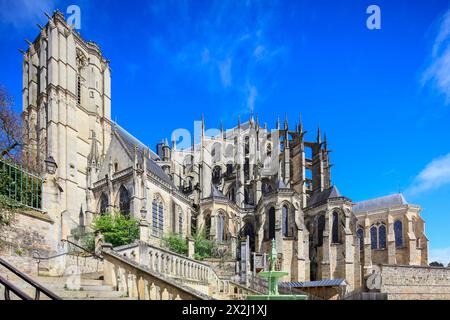 Vue depuis le sud du chœur et de la tour, cathédrale Saint-Julien du Mans romane-gothique, le Mans, Sarthe, pays de la Loire Banque D'Images