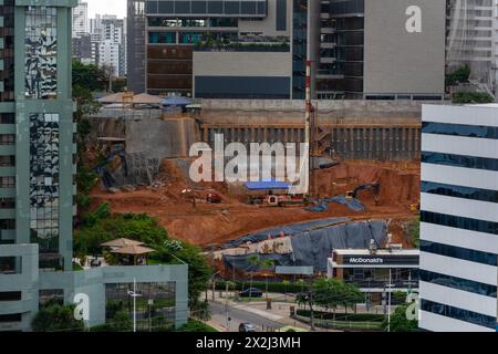 Salvador, Bahia, Brésil - 20 avril 2024 : un chantier de construction dans le quartier Stiep dans la ville de Salvador, Bahia. Banque D'Images