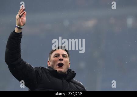 Milan, Italie. 22 avril 2024. Javier Zanetti célèbre la victoire du Scudetto (championnat italien de Serie A) à l'issue du match de Serie A entre l'AC Milan et le FC Internazionale. Crédit : Nicolò Campo/Alamy Live News Banque D'Images