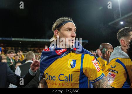 Aden Flint (14 ans), défenseur du Mansfield Town FC contre Accrington Stanley FC SKY BET EFL League 2 au One Call Stadium, Mansfield, Angleterre, Royaume-Uni le 16 avril 2024 Credit : Every second Media/Alamy Live News Banque D'Images