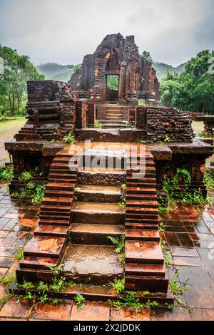 Ruines des temples hindous de Shaiva dans le centre du Vietnam Banque D'Images