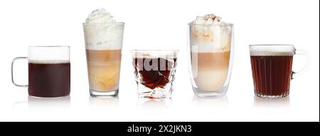 Ensemble de différentes boissons de café dans des tasses et des verres sur fond blanc Banque D'Images