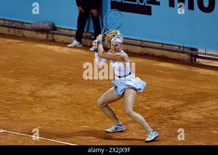 Madrid, Espagne. 22 avril 2024. Rebecca Sramkova (SVK) Tennis : Rebecca Sramkova lors d'un match de qualification 1er tour contre Clara Tauson sur les tournois WTA 1000 tournoi Mutua Madrid Open au Caja Magica de Madrid, Espagne . Crédit : Mutsu Kawamori/AFLO/Alamy Live News Banque D'Images