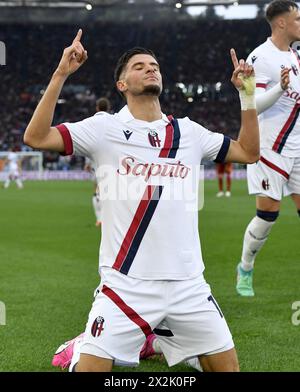 Rome, Italie. 22 avril 2024. Oussama El Azzouzi, de Bologne, célèbre son but lors d'un match de Serie A entre Roma et Bologne à Rome, Italie, le 22 avril 2024. Crédit : Augusto Casasoli/Xinhua/Alamy Live News Banque D'Images