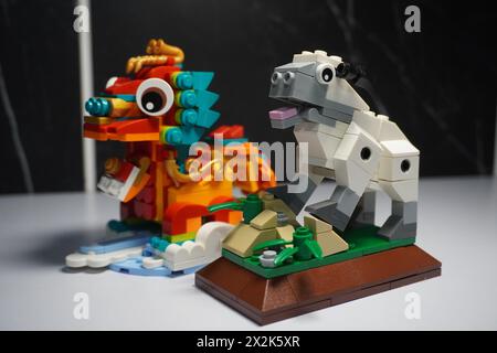 LEGO sous la forme d'un dragon et d'un mouton représentant les signes du zodiaque Banque D'Images