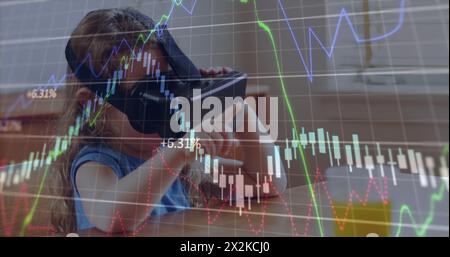 Image du traitement des données financières sur une fille utilisant un casque vr Banque D'Images