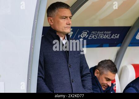 Lodz, Pologne. 21 avril 2024. Mariusz Rumak entraîneur de Lech vu lors du match de la Ligue PKO Ekstraklasa polonaise entre LKS Lodz et Lech Poznan au stade municipal de Wladyslaw Krol. Score final : LKS Lodz vs Lech Poznan 2:3. Crédit : SOPA images Limited/Alamy Live News Banque D'Images