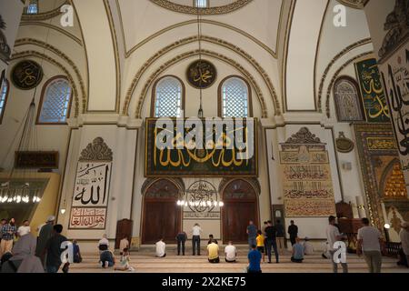 BURSA, TURKIYE - 30 JUIN 2023 : Grande Mosquée de Bursa, Ulu Camii dans la ville de Bursa. La mosquée a été conçue et construite par l'architecte Ali Neccar en 1396 - 13 Banque D'Images