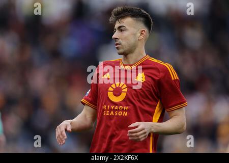 L’attaquant italien de Roma Stephan El Shaarawy regarde pendant le match de football Serie A entre L’AS Roma et Bologne au stade Olimpico à Rome, en Italie, le 22 avril 2024. Banque D'Images