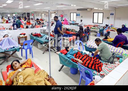 Krankenhaus für Durchfall au Bangladesh, des enfants reçoivent un traitement médical pour la diarrhée au Centre international de recherche sur les maladies diarrhéiques, au Bangladesh, en raison d'une vague de chaleur à Dhaka, au Bangladesh, le 23 avril 2024. Dhaka District de Dhaka Bangladesh Copyright : xHabiburxRahmanx Banque D'Images