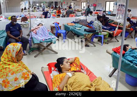 Krankenhaus für Durchfall au Bangladesh, des enfants reçoivent un traitement médical pour la diarrhée au Centre international de recherche sur les maladies diarrhéiques, au Bangladesh, en raison d'une vague de chaleur à Dhaka, au Bangladesh, le 23 avril 2024. Dhaka District de Dhaka Bangladesh Copyright : xHabiburxRahmanx Banque D'Images