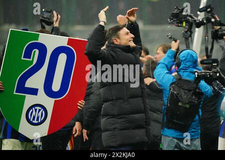 Milan, Italie. 22 avril 2024. Javier Zanetti (FC Inter) célèbre la victoire du 20e Scudetto du FC Inter lors du championnat italien Serie A match de football entre l'AC Milan et le FC Internazionale le 22 avril 2024 au stade San Siro de Milan, Italie - photo Morgese-Rossini/DPPI crédit : DPPI Media/Alamy Live News Banque D'Images