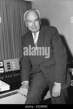 Slavik, Gerhard, président de la German Phono Academy, aux studios d'enregistrement de Hambourg, années 1960, ADDITIONAL-RIGHTS-LEARANCE-INFO-NOT-AVAILABLE Banque D'Images