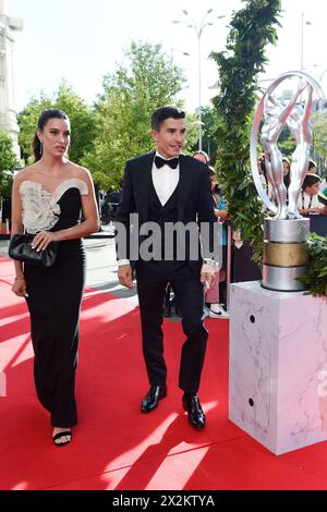 Madrid, Espagne. 22 avril 2024. Le pilote espagnols Marc Marquez (R) arrive aux Laureus World Sports Awards 2024 à Madrid, Espagne, le 22 avril 2024. Crédit : Gustavo Valiente/Xinhua/Alamy Live News Banque D'Images