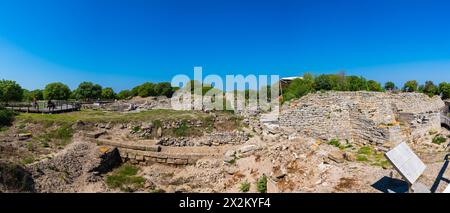 Vue panoramique sur les ruines de l'ancienne ville de Troie. Visitez Turkiye concept photo. Canakkale Turkiye - 4.13.2024 Banque D'Images