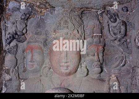 Grottes brahmaniques Ellora : grotte n° 23 gros plan de Maheshmurti. Banque D'Images