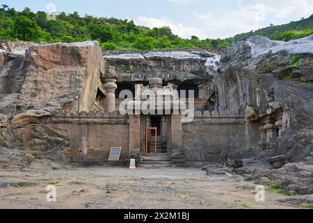 Grottes d'Ellora Jain : grotte n° 32 vue générale de la façade. Banque D'Images