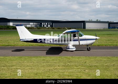 Cessna F172M Skyhawk at Wellesbourne Airfield, Warwickshire, Royaume-Uni (G-BJDW) Banque D'Images