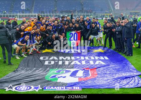 Milan, Italie. 22 avril 2024. L'équipe de FC Inter remporte le championnat Celebrate, AC Milan vs FC Internazionale - Serie A. crédit : /Alessio Morgese / Emage crédit : Alessio Morgese/E-Mage/Alamy Live News Banque D'Images