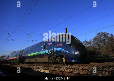 Hull trains 802301 Paragon train, East Coast main Line Railway; Peterborough, Cambridgeshire, Angleterre Banque D'Images