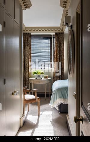 Détail de chambre atmosphérique dans l'appartement Chelsea, Londres Royaume-Uni Banque D'Images