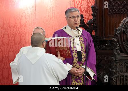 Palerme, Italie. 23 avril 2024. Évêque de Palerme Corrado Lorefice aux funérailles de Vincenzo Agostino dans la cathédrale de Palerme, mardi 23 avril 2024, Palerme - Italie ( photo Alberto Lo Bianco/LaPresse) crédit : LaPresse/Alamy Live News Banque D'Images