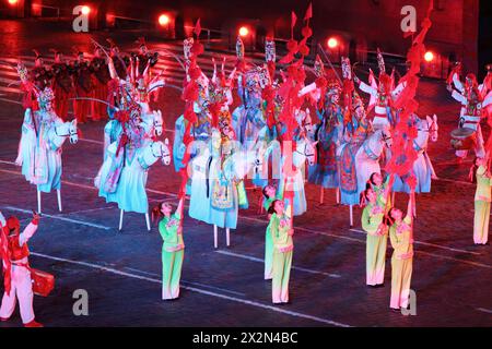 MOSCOU - 4 SEPTEMBRE : groupe culturel Chi-Ho du Shaanxi au Festival de musique militaire Tour Spasskaya le 4 septembre 2011 à Moscou, Russie. Banque D'Images